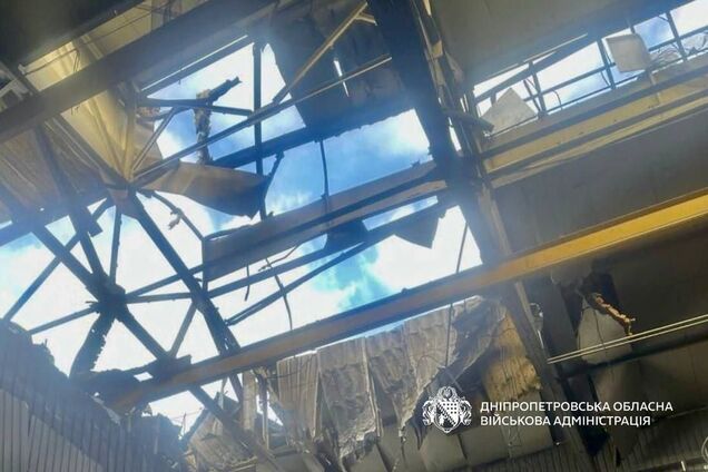 Российская армия обстреляла Днепр, повреждено предприятие: семеро раненых