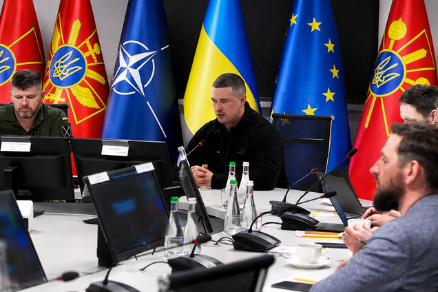 Нові контракти і не лише: Федоров презентував перший етап трансформації ЗСУ представникам 168 бригад