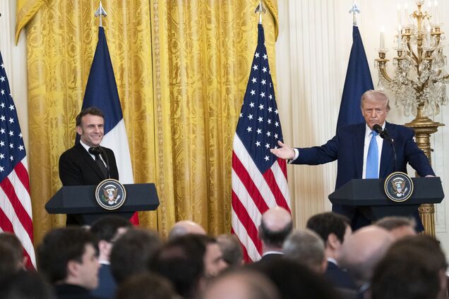 Иллюстрация - Эммануэль Макрон и Дональд Трамп