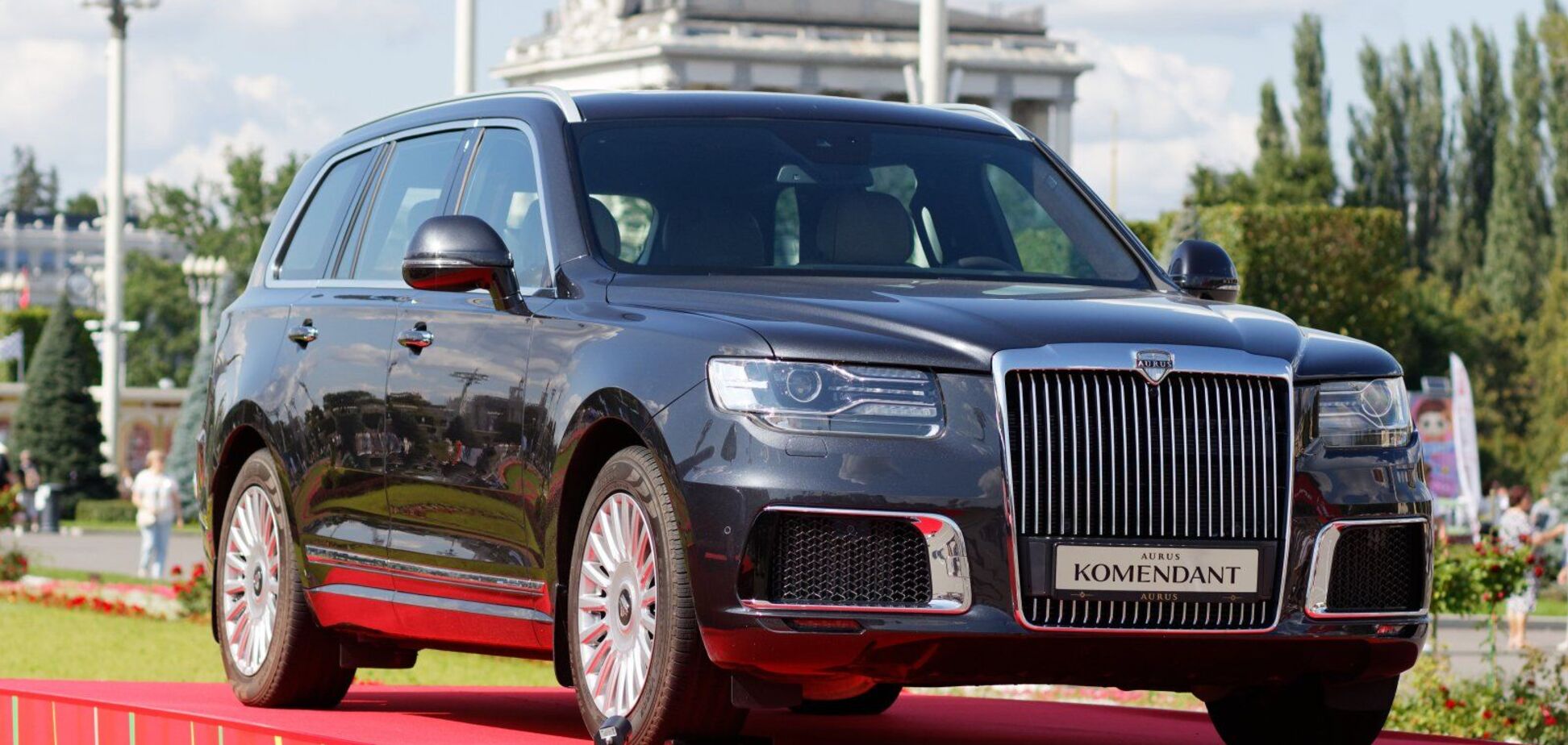 Автомобиль Aurus-412410 Komendant.