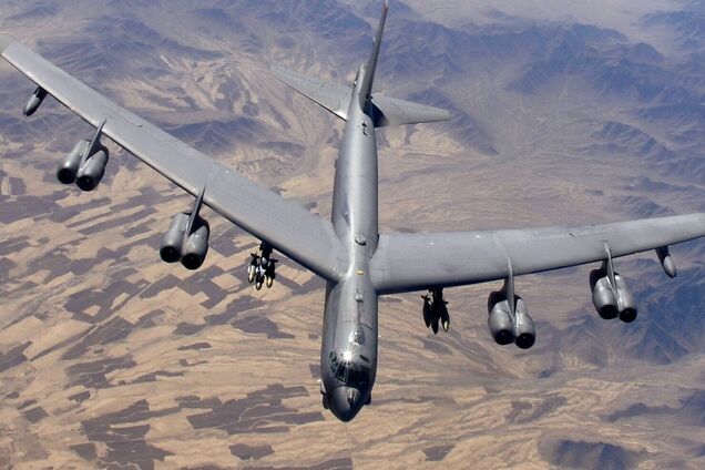 В Калифорнии разбился стратегический бомбардировщик B-52: что известно о причинах. Видео