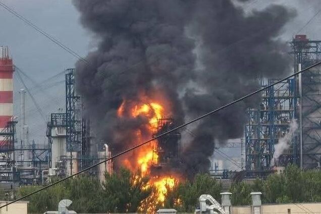 Уражено 16 великих російських НПЗ та терміналів: у Генштабі пояснили, що це значить для фронту