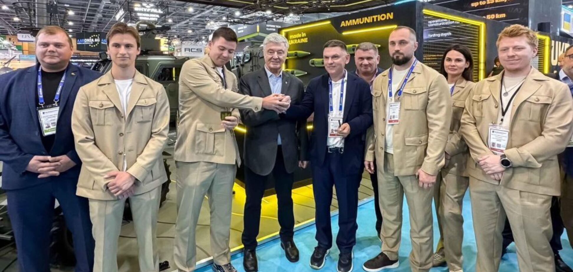 Щоб перемогти, ми маємо бути на 3-4 кроки попереду ворога: Порошенко відвідав виставку озброєнь Eurosatory 2026