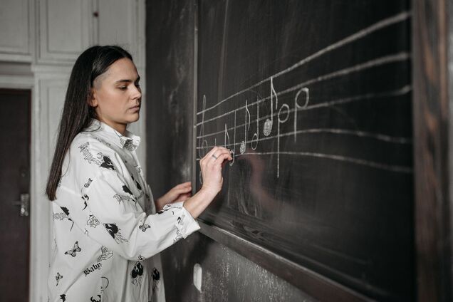'Просто кому-то это выгодно!' Преподавательница вокала выдвинула 'теорию заговора' по поводу НМТ по математике, но ее высмеяли