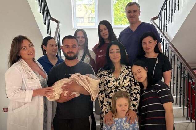 Во Львове женщина родила девятого ребенка: теперь в семье шесть дочерей и трое сыновей. Фото