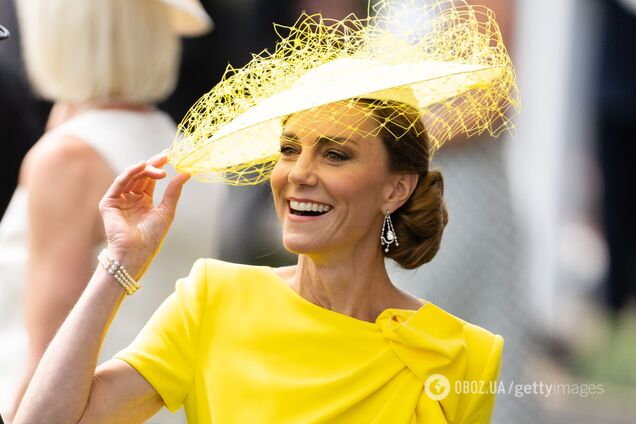 Кейт Миддлтон триумфально вернулась на Royal Ascot вместе с мамой, которая похожа на нее как две капли воды. Фото