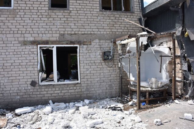 Наслідки ворожого обстрілу.