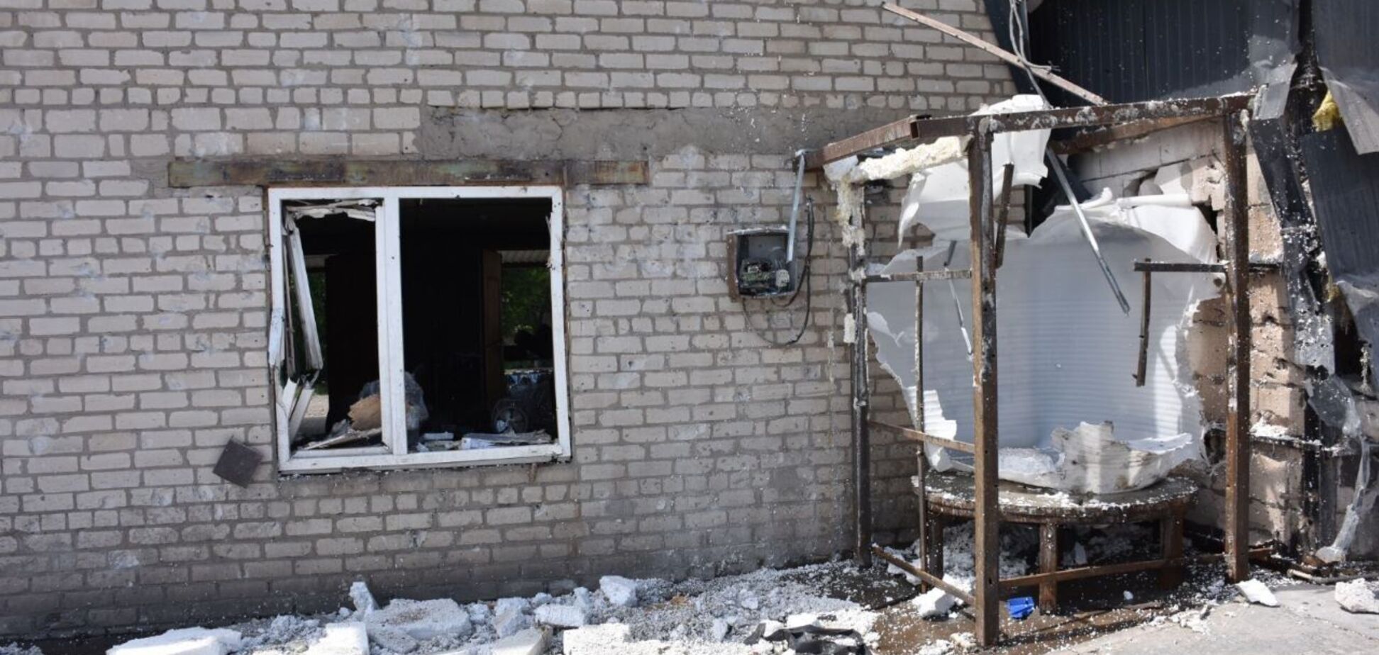 Наслідки ворожого обстрілу.