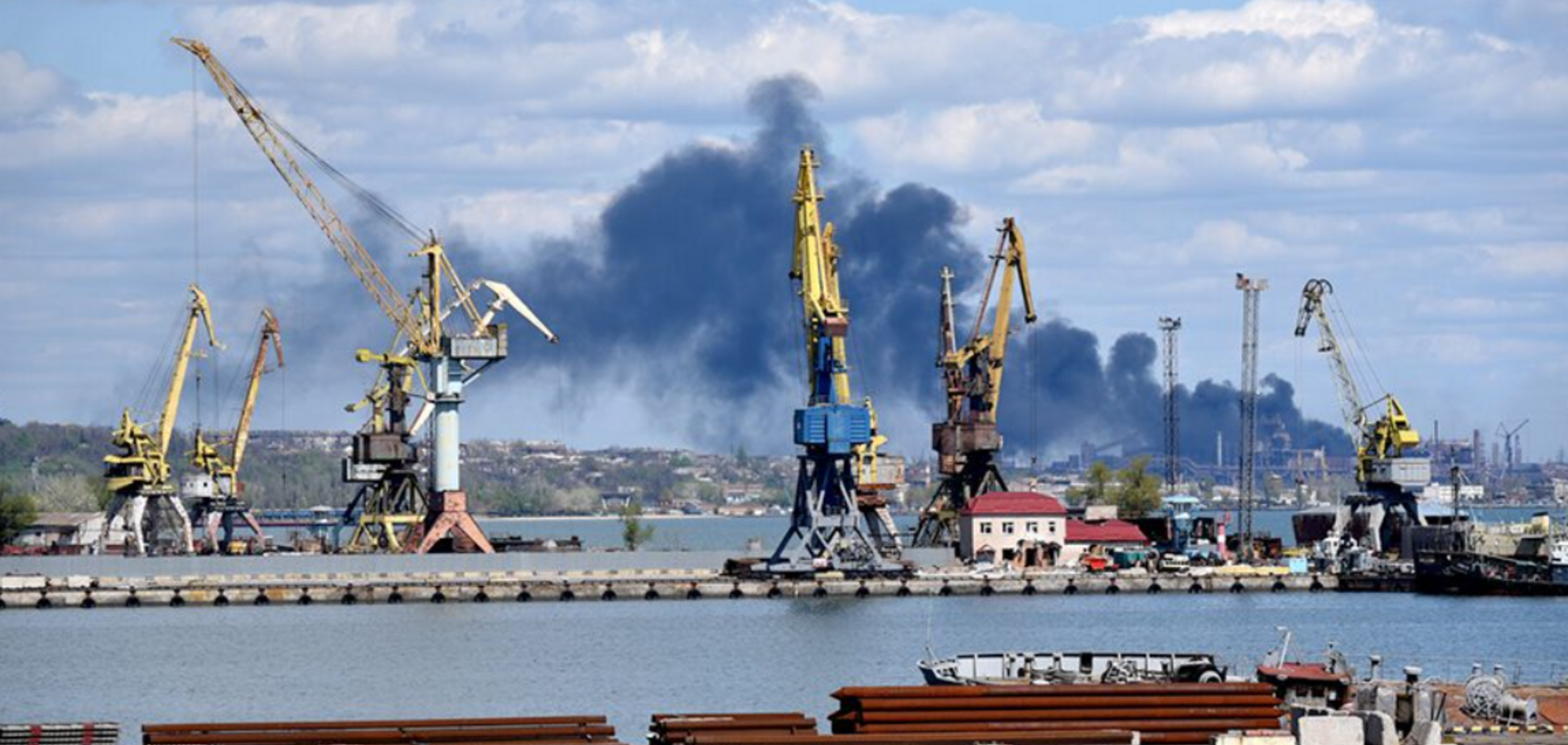 У Маріуполі уражено місце базування окупантів у порту: був потужний вибух