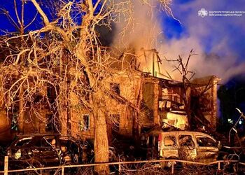 РФ ударила по Днепру и Каменскому: четверо погибших, вспыхнули пожары. Фото