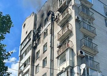 Оккупанты снова нанесли удар по Днепру: повреждена многоэтажка, пострадал ребенок