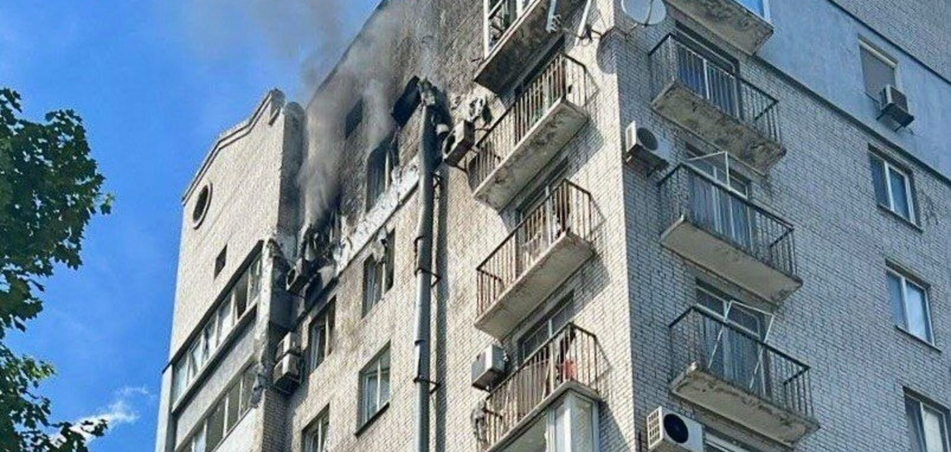 Оккупанты снова нанесли удар по Днепру: повреждена многоэтажка, пострадал ребенок