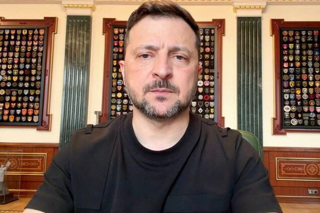 'Победил' жизни детей, жилые дома и поликлинику: Зеленский назвал Путина сумасшедшим. Видео