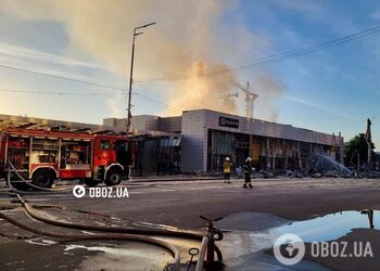 Россия ударом по Киеву уничтожила автосалон на Подоле. Фото и видео