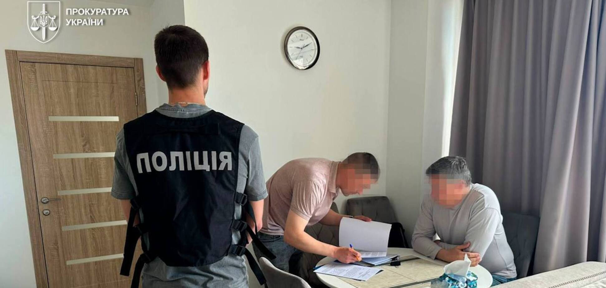 'Музыкальные гастроли' для выезда за границу: экс-министру культуры сообщили о подозрении