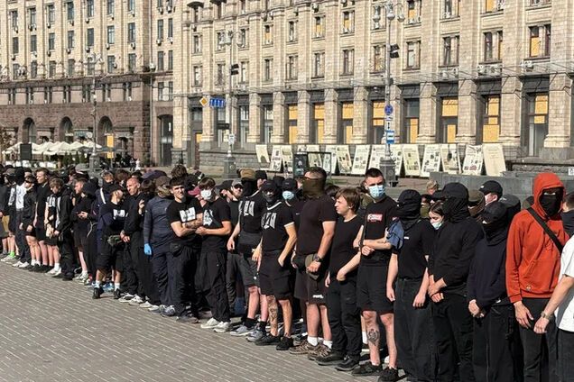 Військові, діти і люди з закритими обличчями: в Києві влаштувати акцію проти Маршу рівності. Фото