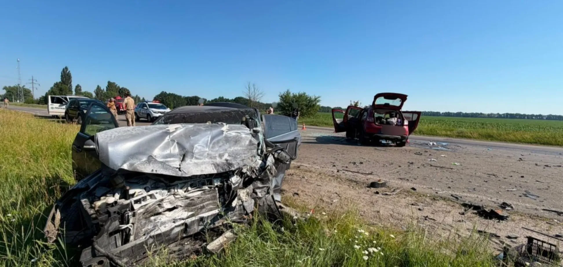 На Київщині після зіткнення двох авто сталась пожежа: загинули п'ять людей, є постраждалі. Подробиці та фото