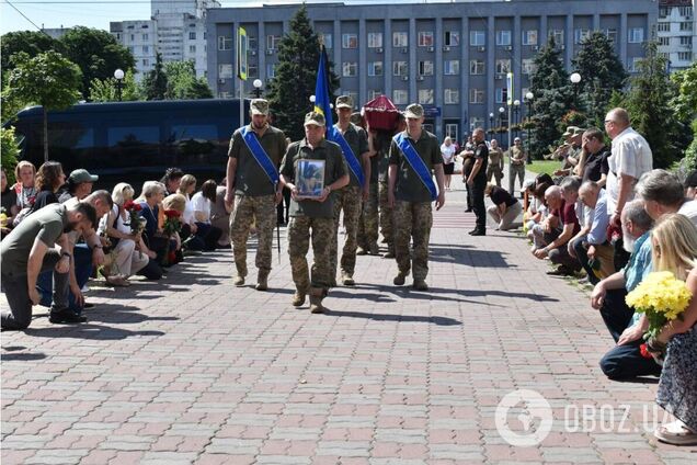 Отдал жизнь за Украину: в Киеве простились с военнослужащим Алексеем Сербиным. Фото