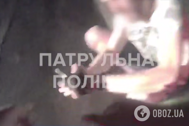 Нашел растяжку под балконом: в Ивано-Франковске мужчина держал в руках гранату без чеки до прибытия полиции. Видео