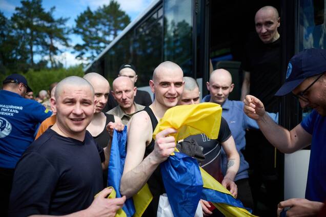 В Украину из российского плена вернулись 160 военнослужащих, находившихся в плену с 2022 года. Фото