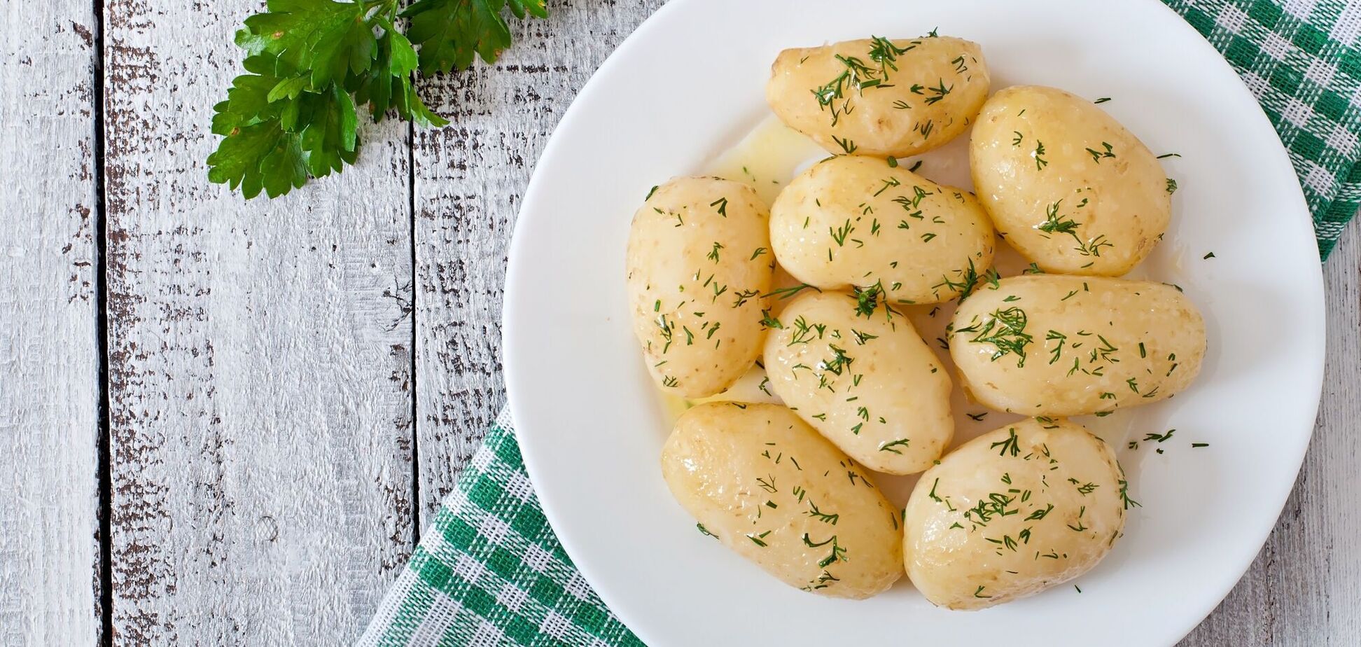Как вкусно приготовить молодой картофель: рецепт на сковороде