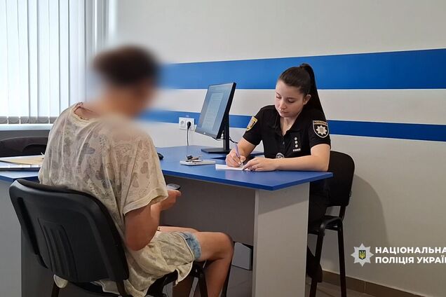 Ударила рукояткой топора: в Одесской области полицейские задержали мать за жестокое обращение с 5-летним сыном