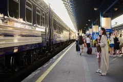 У 'Укрзалізниці' з'явились нові вагони зі столиками для верхніх полиць: як виглядають