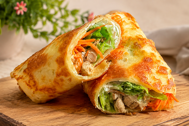 Сытная картофельная шаурма с куриным филе и сыром: как приготовить