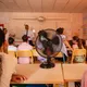 Босиком и с открытыми окнами: как учатся дети в европейских школах во время аномальной жары