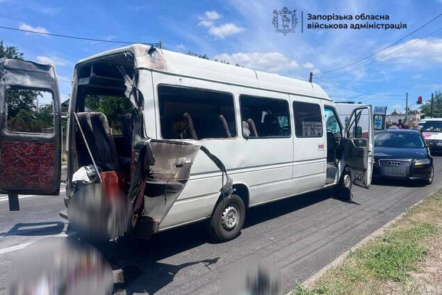 Окупанти атакували дроном маршрутку у Запоріжжі: троє людей загинули, серед постраждалих – дитина. Фото