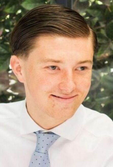 Расистский скандал в Британии: вместо оказания помощи полицейские надели наручники на раненого белого студента и он умер