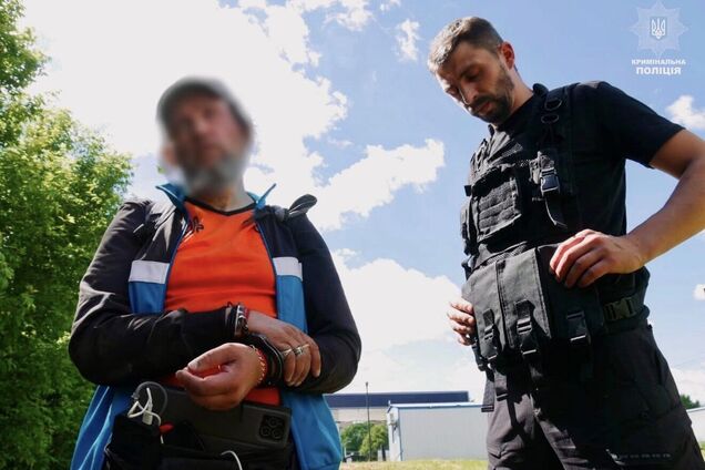 В Хмельницкой области задержали 50-летнего мужчину, которого подозревают в сексуальных действиях в отношении детей: в полиции раскрыли детали