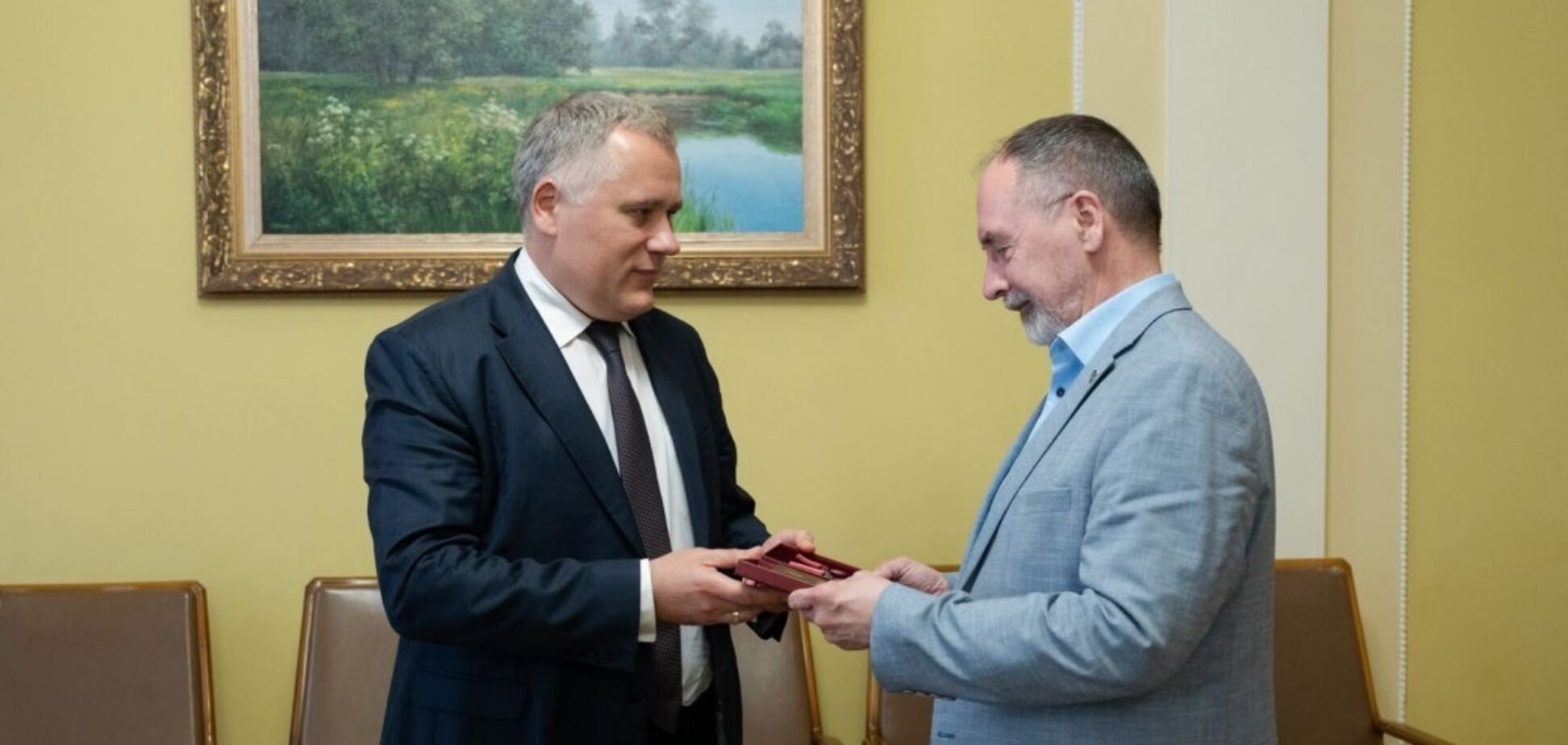 Игорь Жовква вручил Пекке Товери орден «За заслуги» III степени
