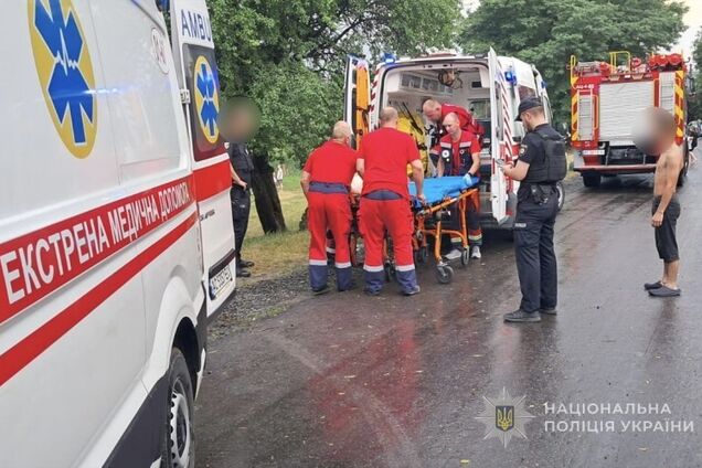 На Волині від удару блискавки постраждали семеро людей, серед них четверо підлітків: що відомо про їхній стан