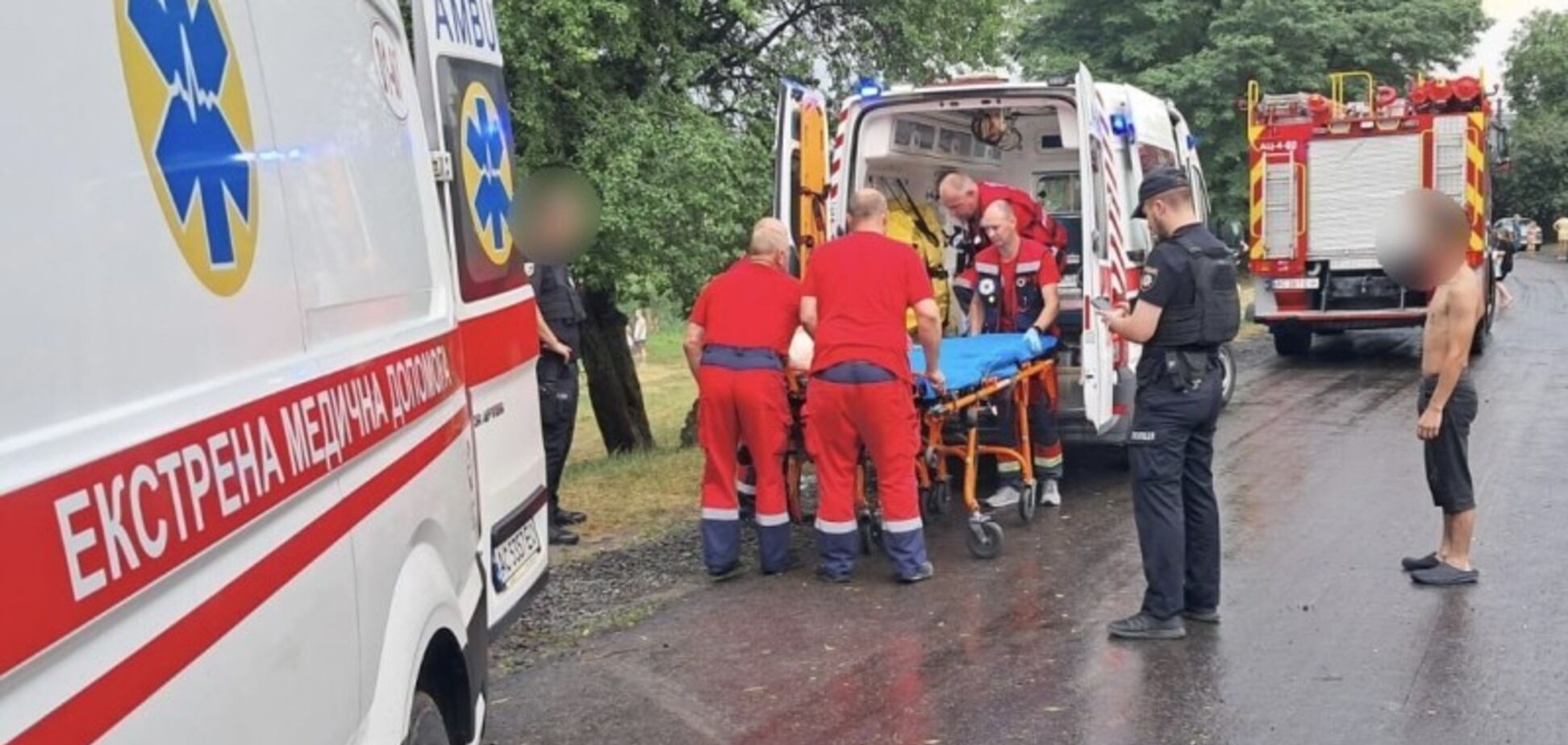 На Волыни от удара молнии пострадали семь человек, среди них четверо подростков: что известно об их состоянии