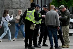 Могут ли представители ТЦК и полиции войти в квартиру без согласия владельца: объяснение