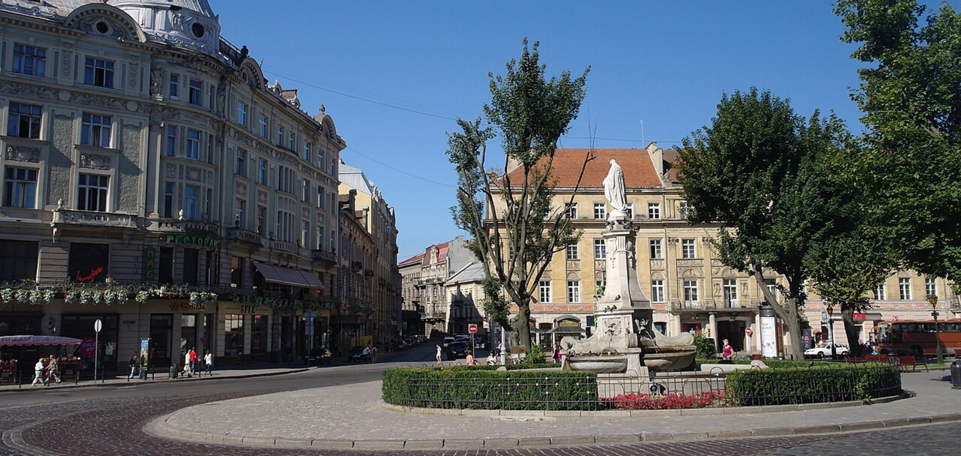 Саме такий вигляд зараз має колишня Марійська плща у Львові