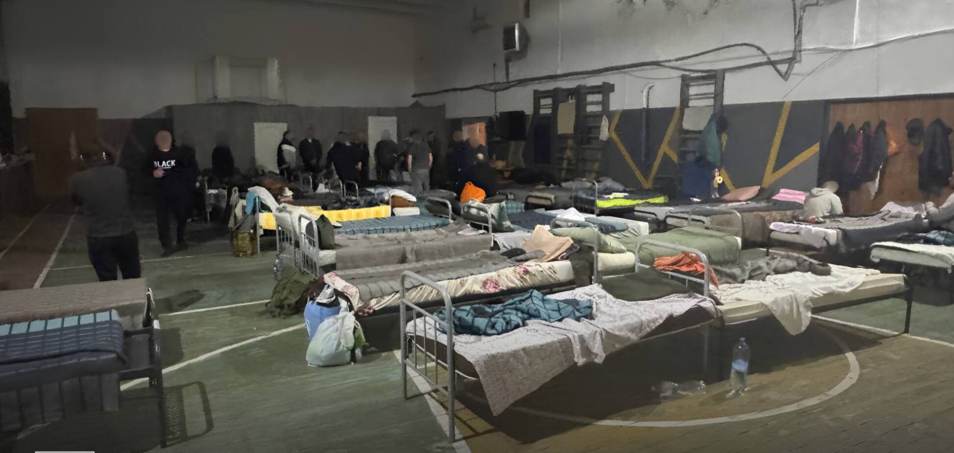 Прив'язували людей кайданками до драбини: посадовцям Ужгородського ТЦК повідомили про підозри. Відео