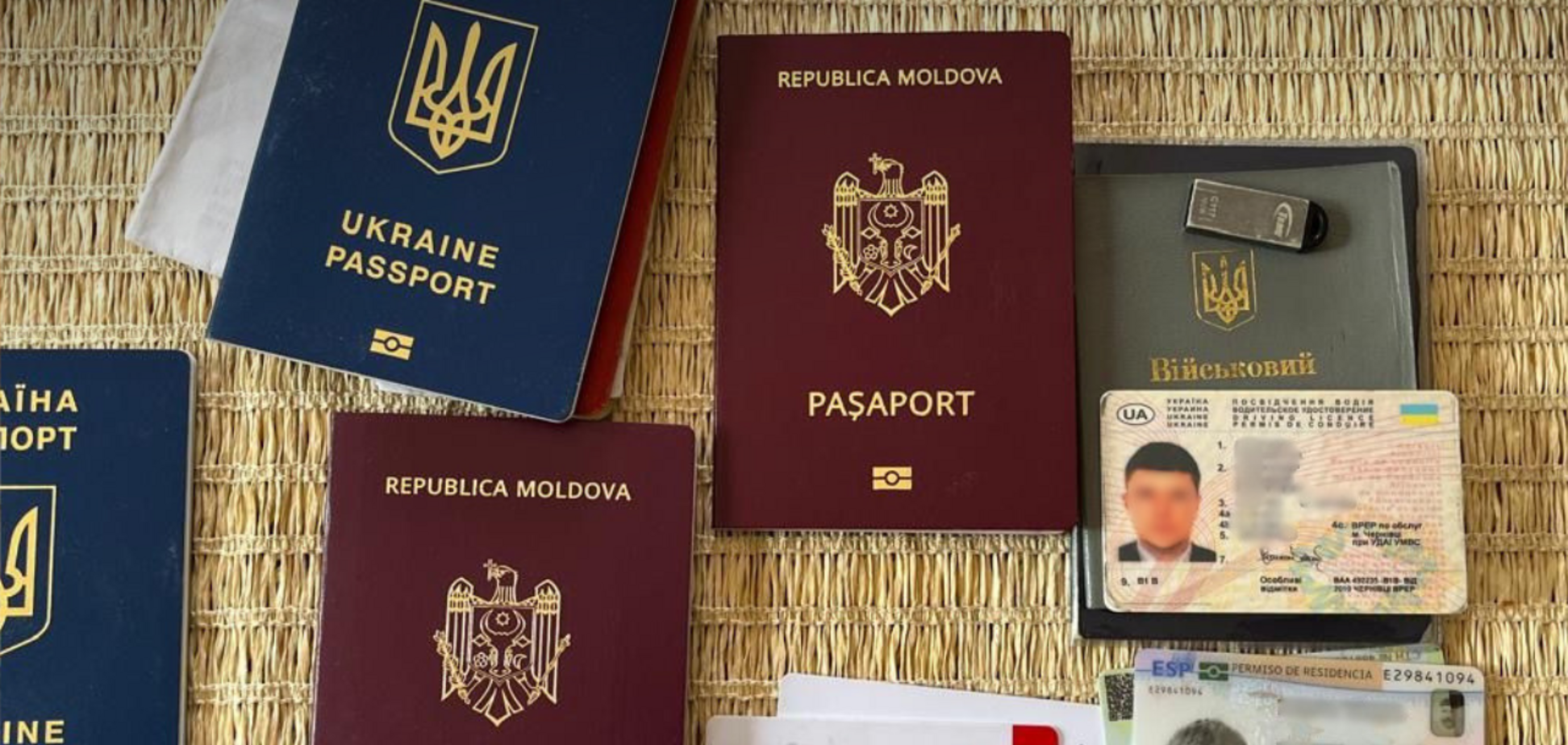 Подделывали паспорта для выезда