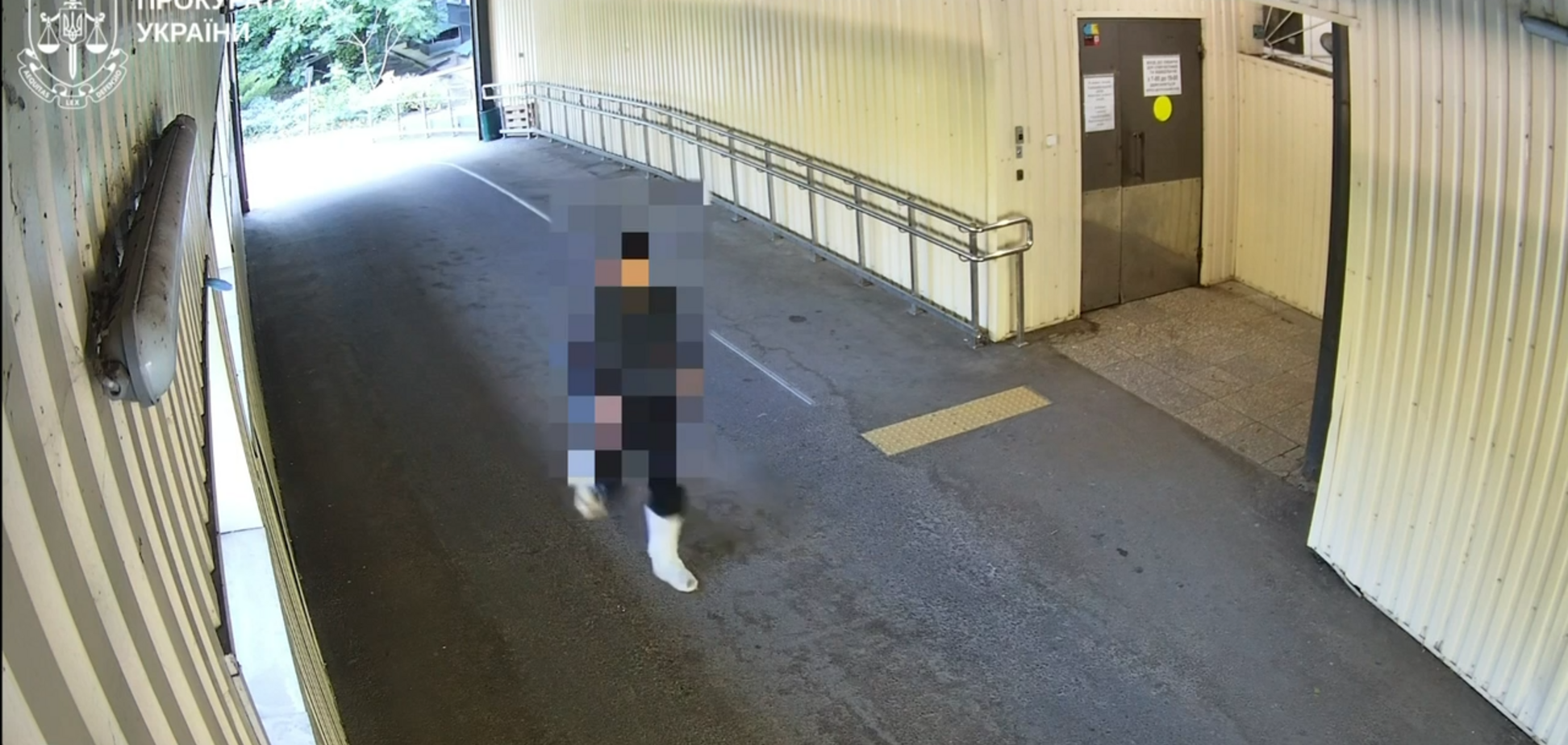 В Харькове 'рецидивист со стажем' сбежал из-под стражи через окно, несмотря на гипс на ногах. Видео