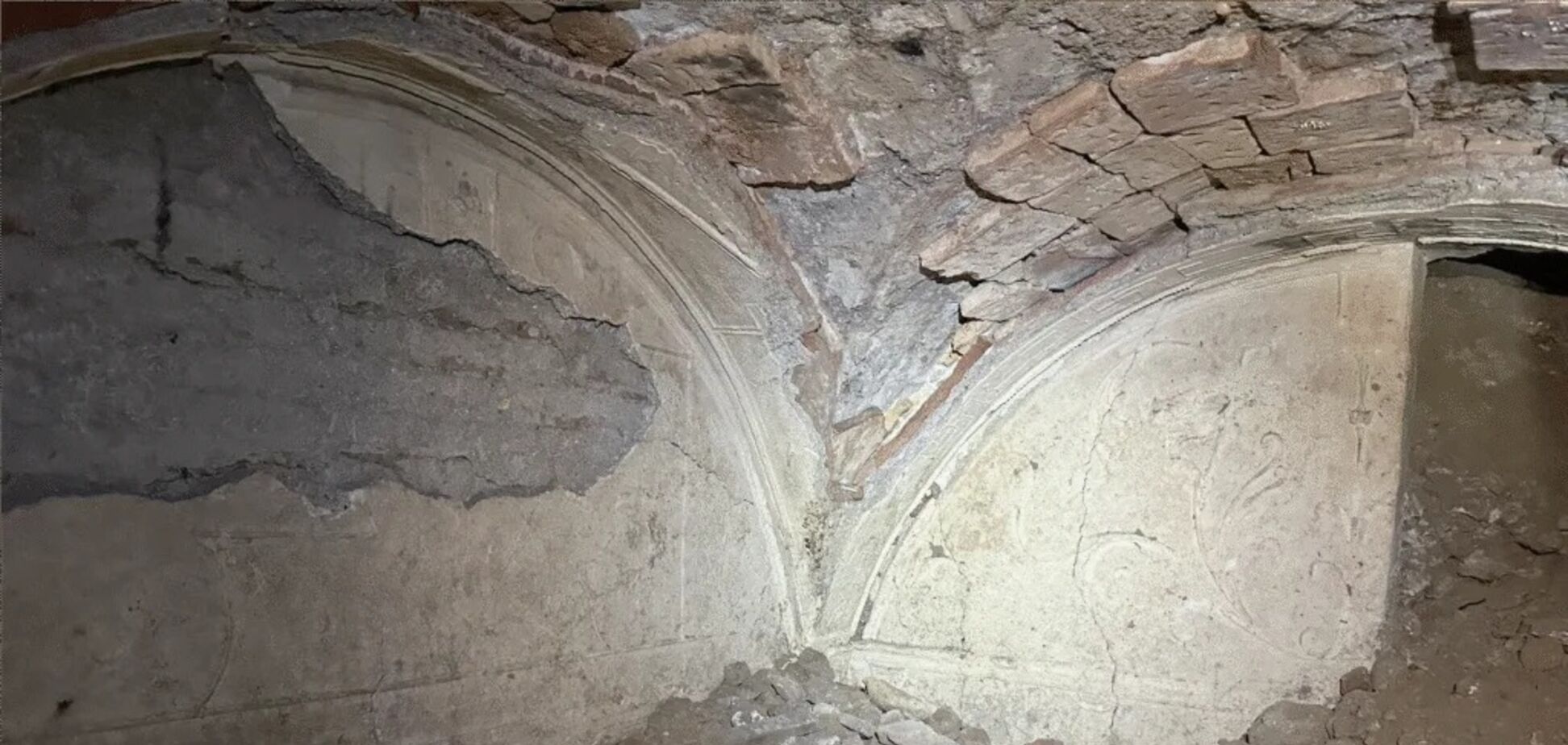 В Італії підлітки знайшли під спортзалом будинок віком 1800 років. Фото