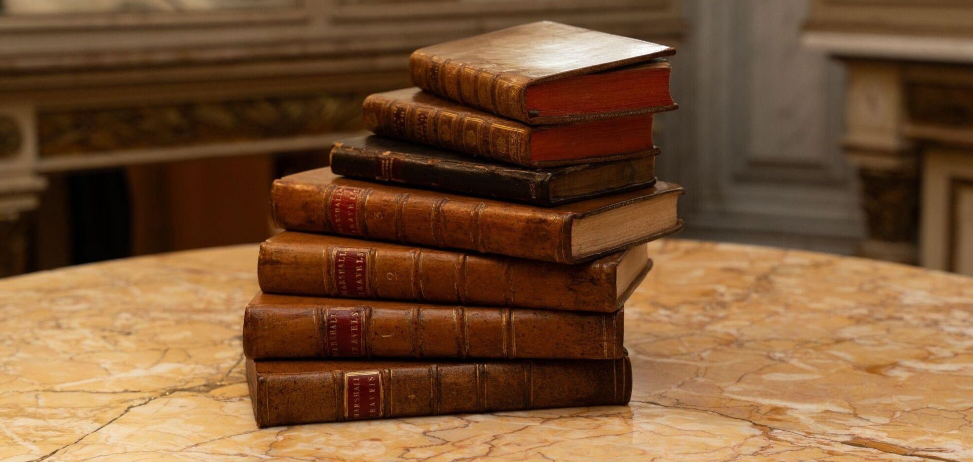 Библиотеку им. Вернадского пополнили уникальные книги Вольтера, Шевалье и Маршалла с упоминанием Украины