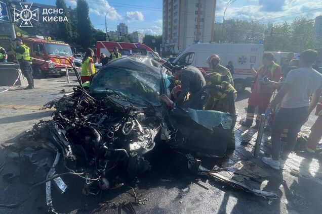 Смертельна ДТП у Києві: моторошний момент потрапив на камери відео спостереження