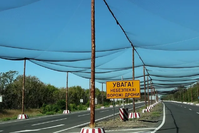 Украина развернула масштабную защиту от дронов на прифронтовых трассах: Федоров раскрыл детали