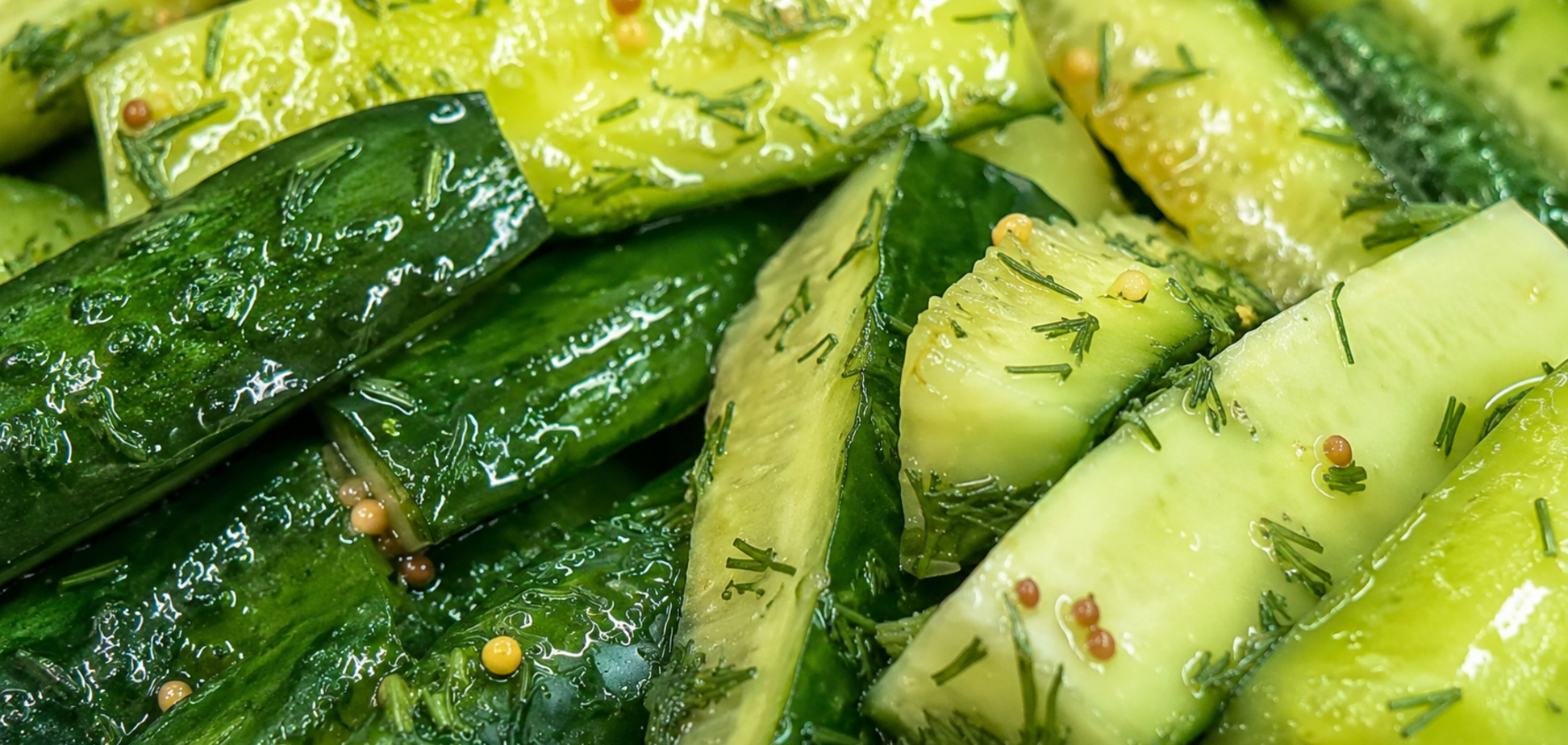 Быстрые маринованные огурцы с соевым соусом, укропом и чесноком: как вкусно приготовить