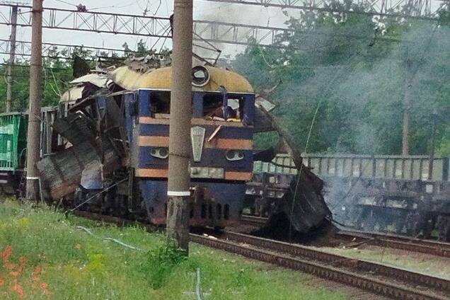 Оккупанты в Запорожье атаковали локомотив 'Укрзализныци': людей вовремя эвакуировали. Фото
