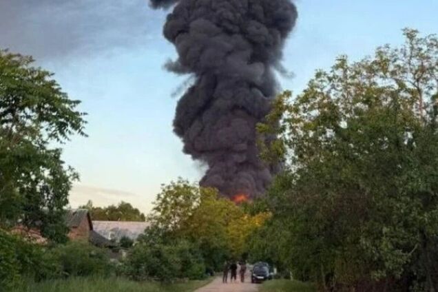 Сдетонировало 5 тыс. т. боеприпасов: стали известны последствия атаки на арсенал в Ленинградской области РФ