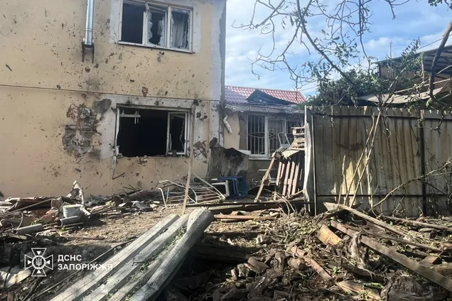 Росія атакувала ударними дронами спальний район Запоріжжя: д