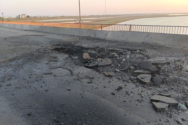 Окупанти поскаржилися на повторний удар по мосту у Чонгарі: чому він має критичне значення для ворога. Карта