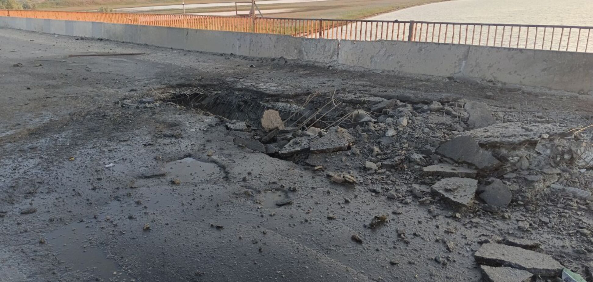 Окупанти поскаржилися на повторний удар по мосту у Чонгарі: чому він має критичне значення для ворога. Карта
